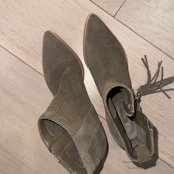 Western booties pointed toe Guess olive Talzay leather pegboard style size 8. - Picture 1 of 6